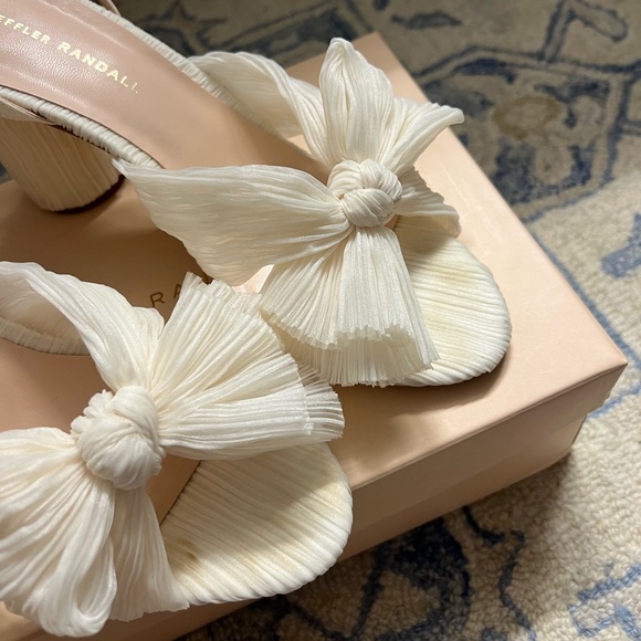 Loeffler Randall Camellia Pearl White Bow Sandals Heels size 10 - Picture 4 of 9